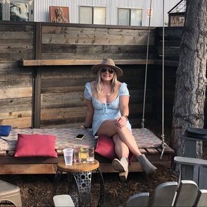 Meet your Posher, Laura